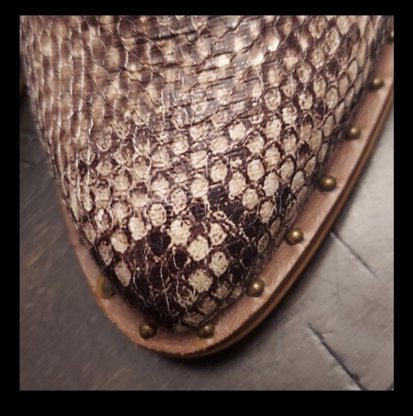 CHINESE LAUNDRY Snakeskin Embossed Almond Toe Slip-on Mules - Picture 4 of 12